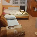 Goscinne Janosik, Apartment *