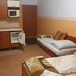 Goscinne Janosik, Apartment *